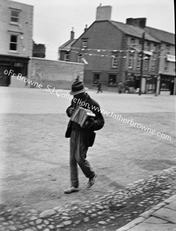 OLD MAN WITH MELODEON